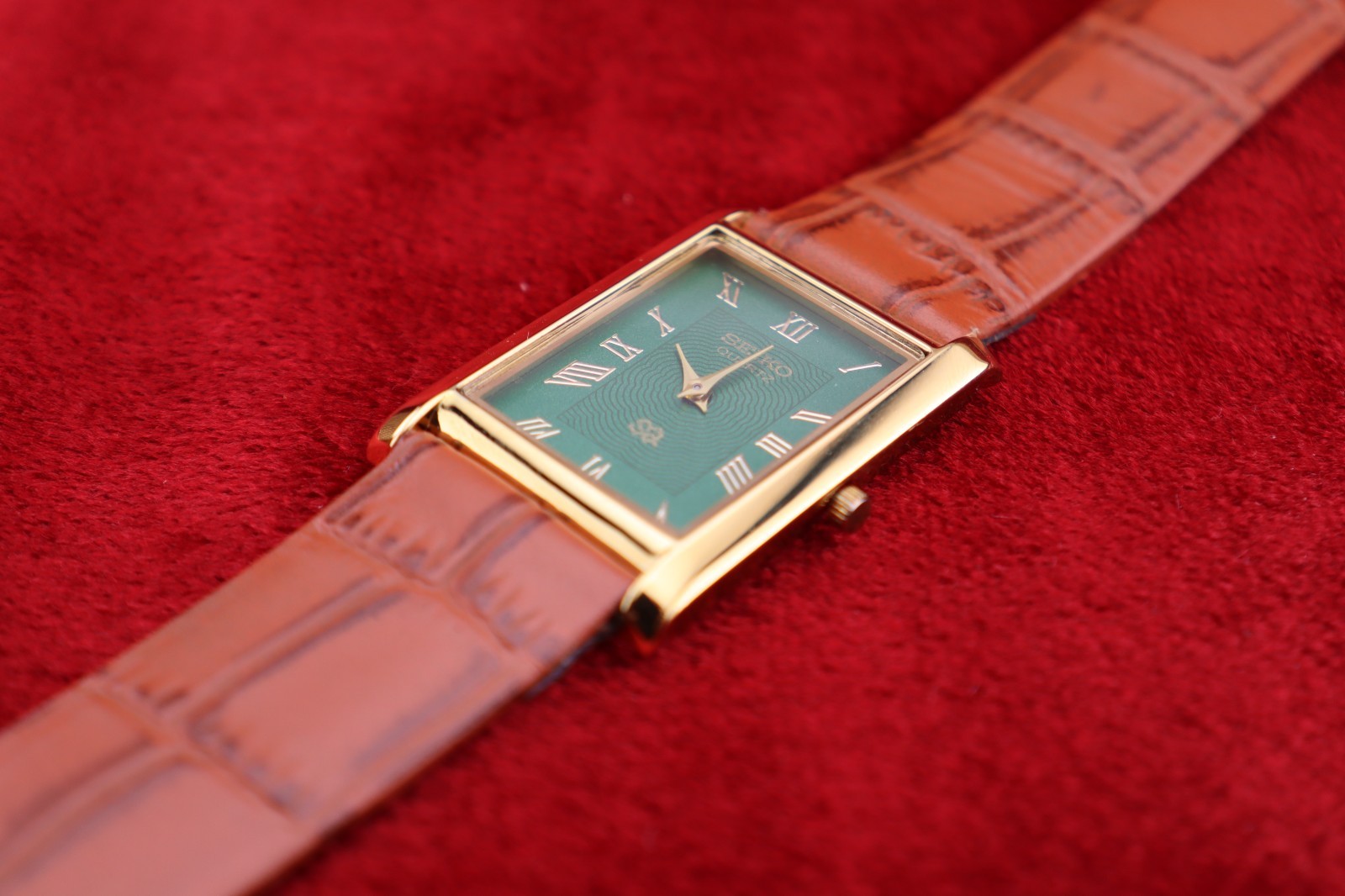 ⌚✨ Vintage Seiko Slim Quartz Gentlemen’s Green Dial ,Light Brown Dress Watch