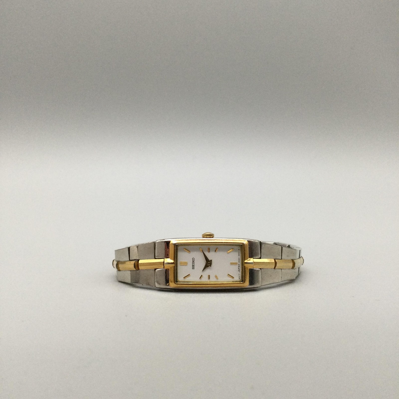Seiko Womens Watch 13mm White Dial Two Tone Bracelet 2E20-7479 New Battery 5.5″