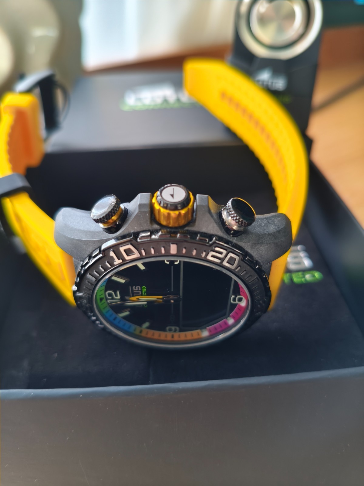 Lotus Carbon connected D hybrid smart watch