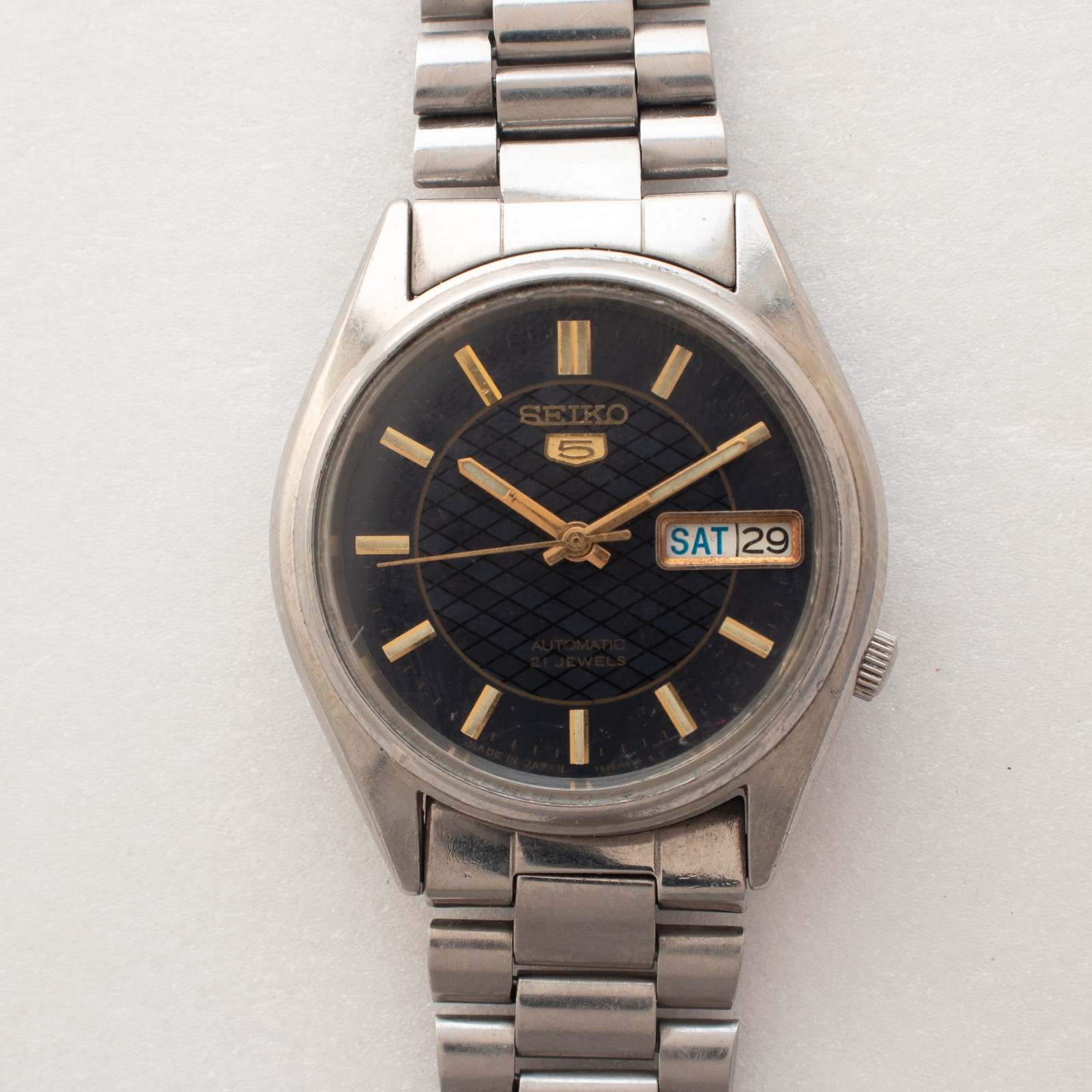 Vintage Seiko 5 Automatic Dark Blue Honeycomb Dial Gold Accents 7S26A Men Watch