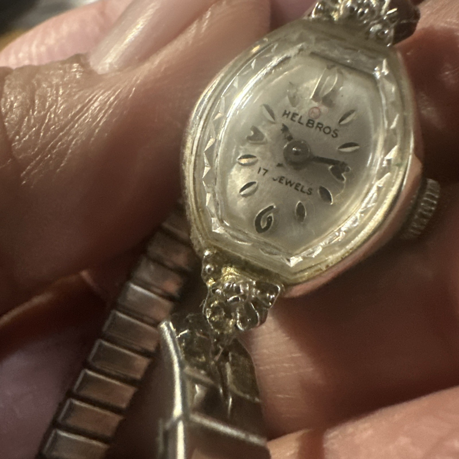 Working Vintage Helbros 17 Jewels Women’s Manual Wind Silver Tone 17mm Runs Read