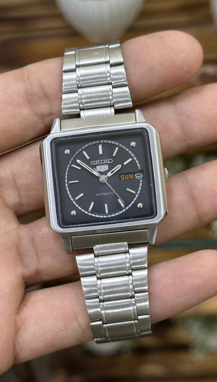 Vintage Seiko 5 Automatic 17 Jewels Black Dial Japan Made Watch For Mens 6309