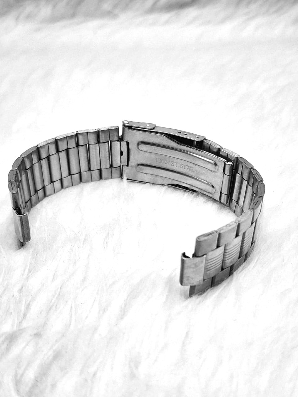Stainless Steel Watch Strap Expandable Bracelet with Secure Fold-Over Clasp