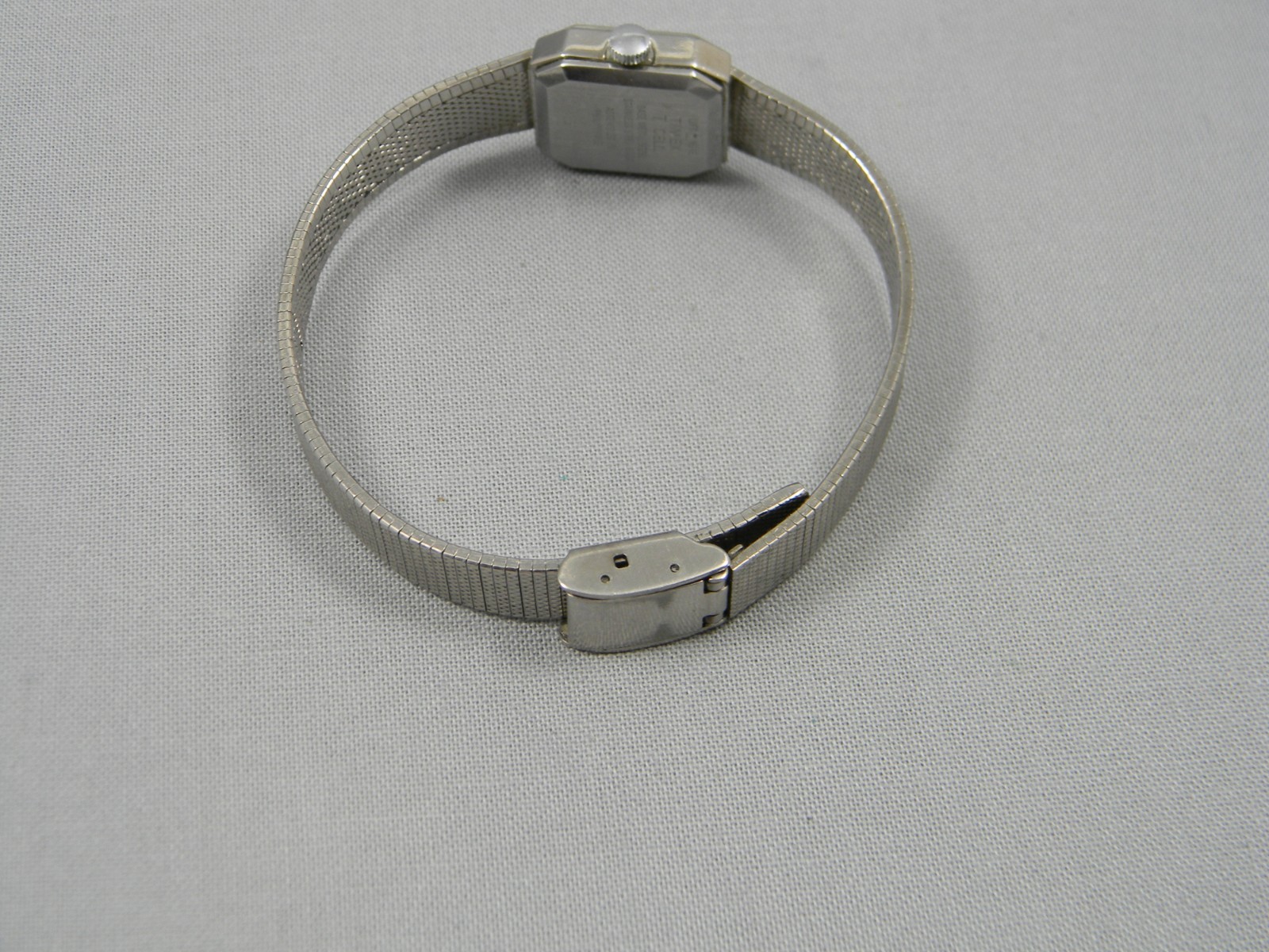 Vintage Timex Watch Women Dainty 16mm Adjustable Band New Battery 5″ to 6.5″