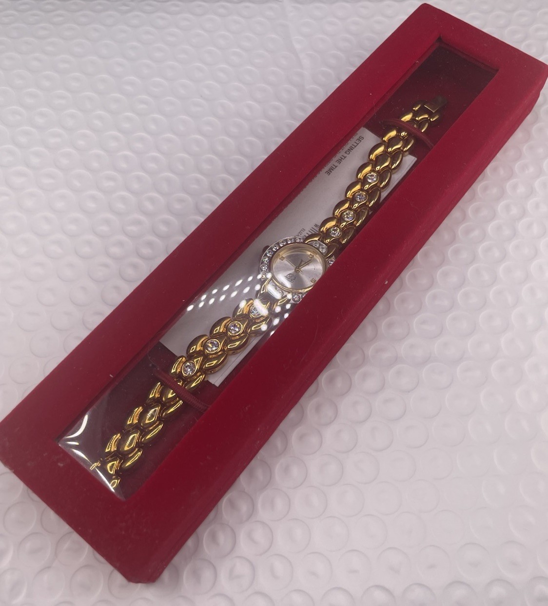 Elizabeth Taylor White Diamonds Quartz Vintage Formal Watch Gold Tone Rhinestone