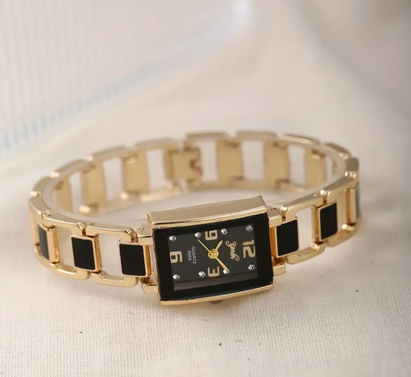 1PCS Trendy Fashion Luxury Digital Scale Rectangular Dial Women’s Quartz ML036A