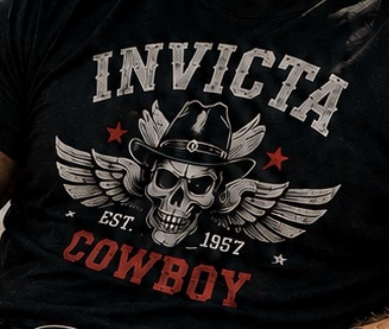 The Invicta 48027 men’s wristwatch features a striking black bezel and case