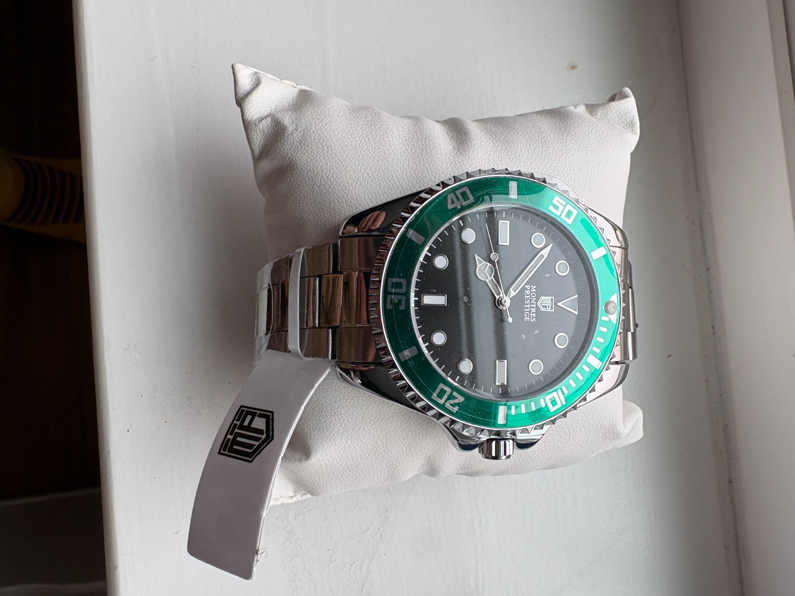 Montres Prestige Men’s Quartz Watch 43mm Black Dial Green Bezel Steel