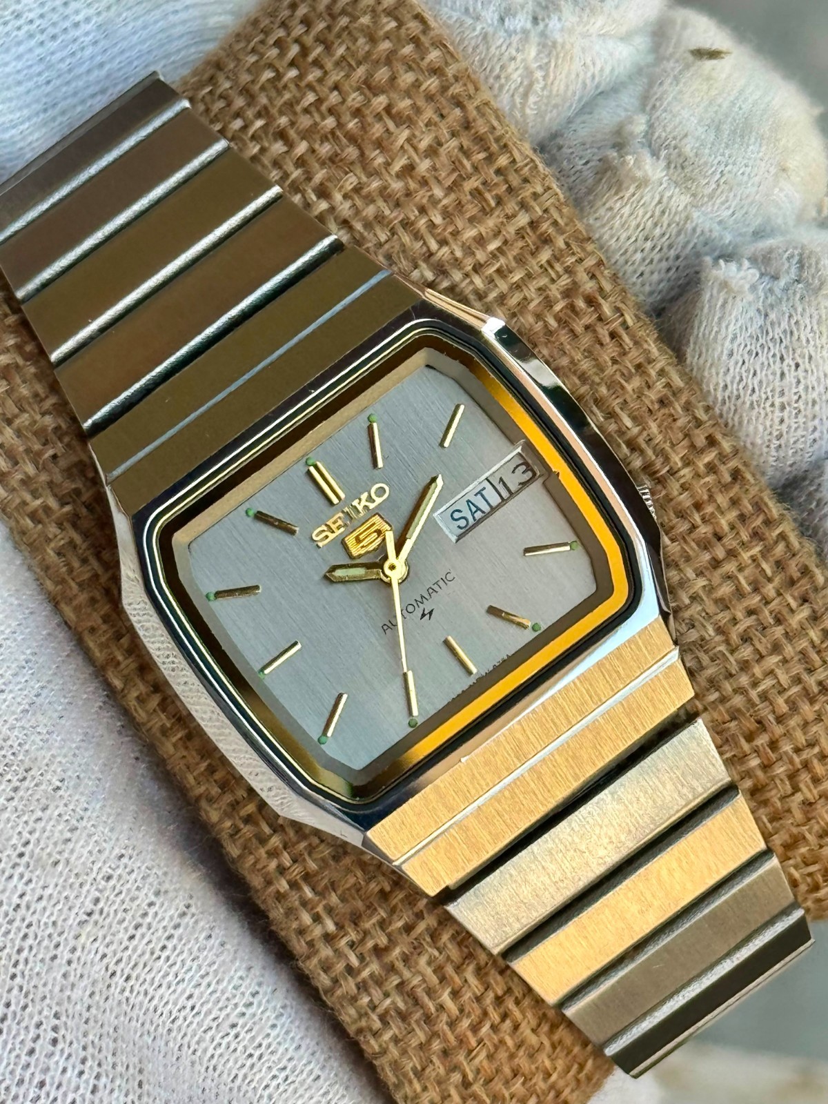 Seiko 5 Automatic Vintage Men’s Watch Silver Sunburst Dial Day Date Stainless St