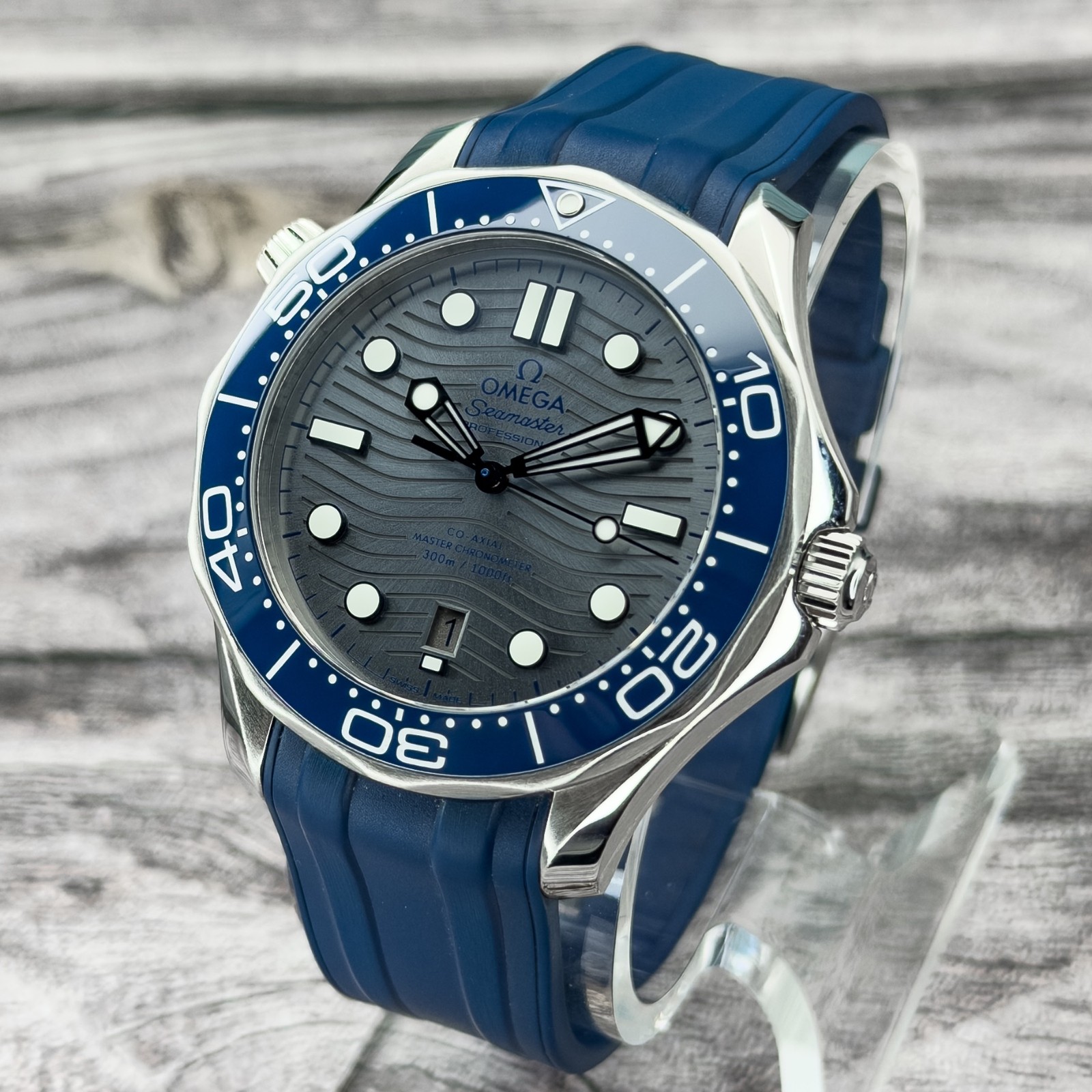 Omega Seamaster Diver 300M 42MM Grey Dial Rubber Strap 210.32.42.20.06.001