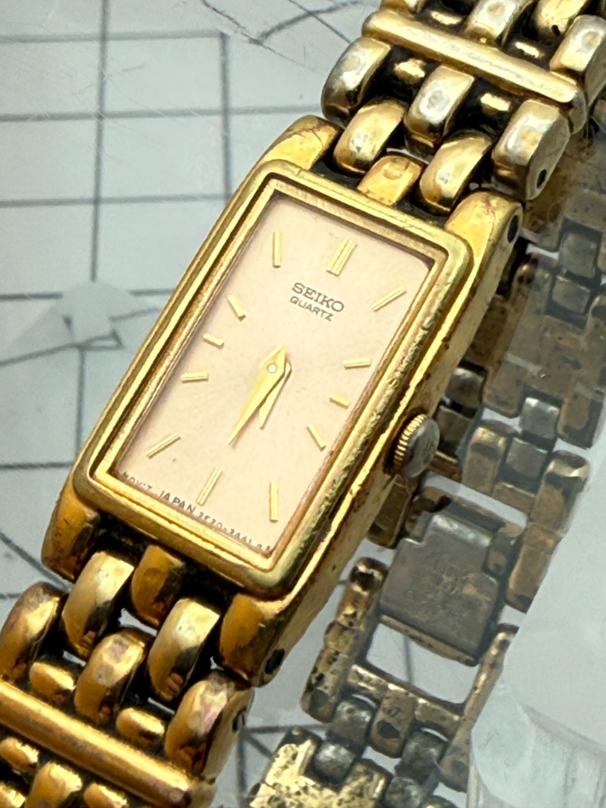 Vintage Seiko 2E20-6951 14mm Gold-Tone Rectangular Tank Quartz Panther Watch