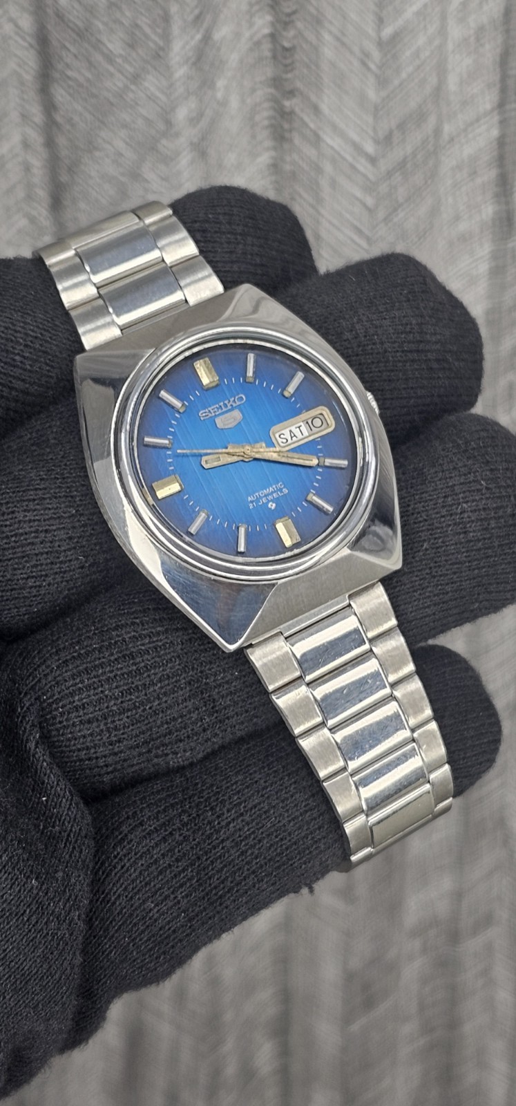 Vintage Seiko 5 Automatic Blue Dial Day/Date Wrist Watch Japan