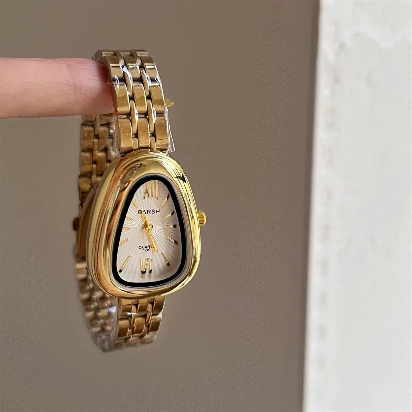 Women Wrist Watch Fashion Triangle Watch French Vintage Style wrist length 18cm