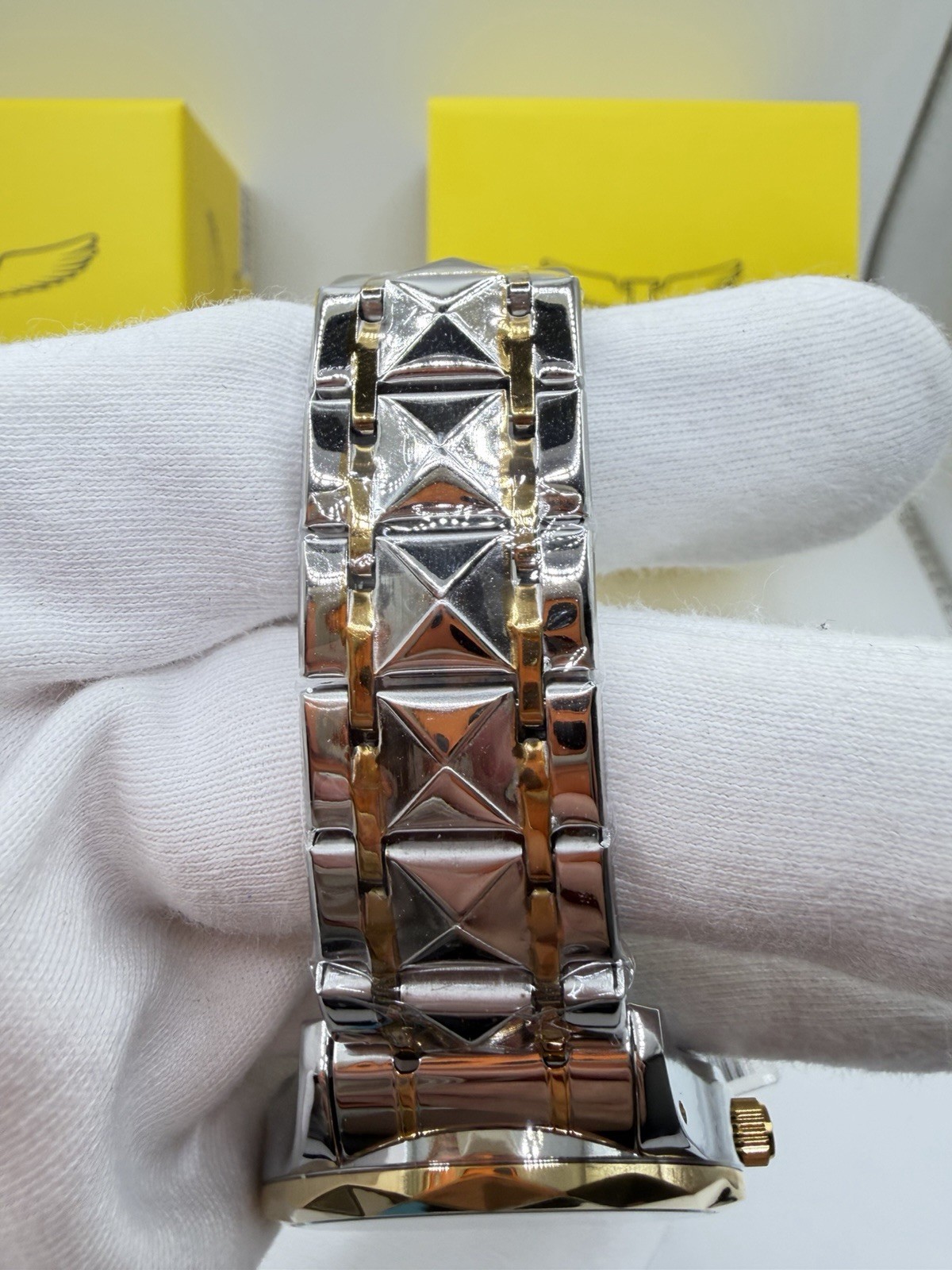69022-Invicta Specialty I by Invicta Men’s Watch. Steel gold case. 41mm.