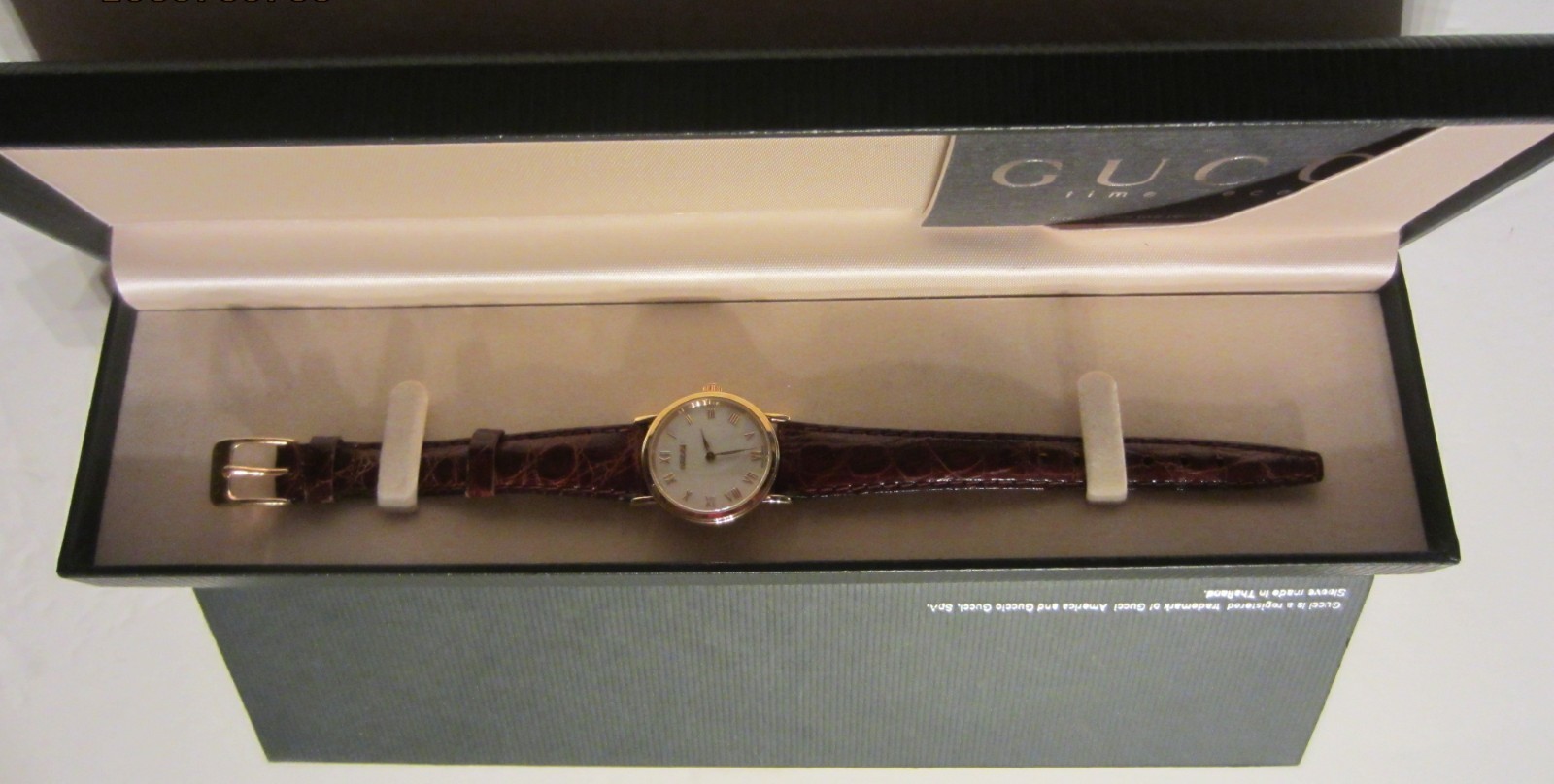 Gucci 700 L – 18K 750 Solid Gold Case Ladies Quartz Watch in Box – Pristine Cond