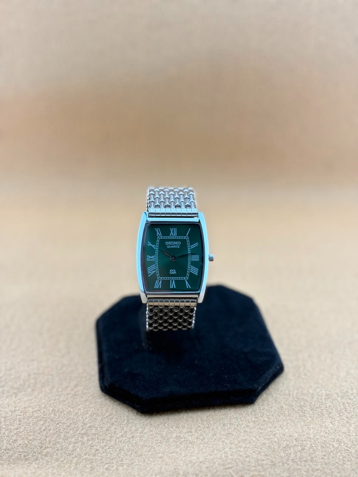 GREEN DIAL Vintage Seiko Slim Quartz Men’s barrel Wrist Watch