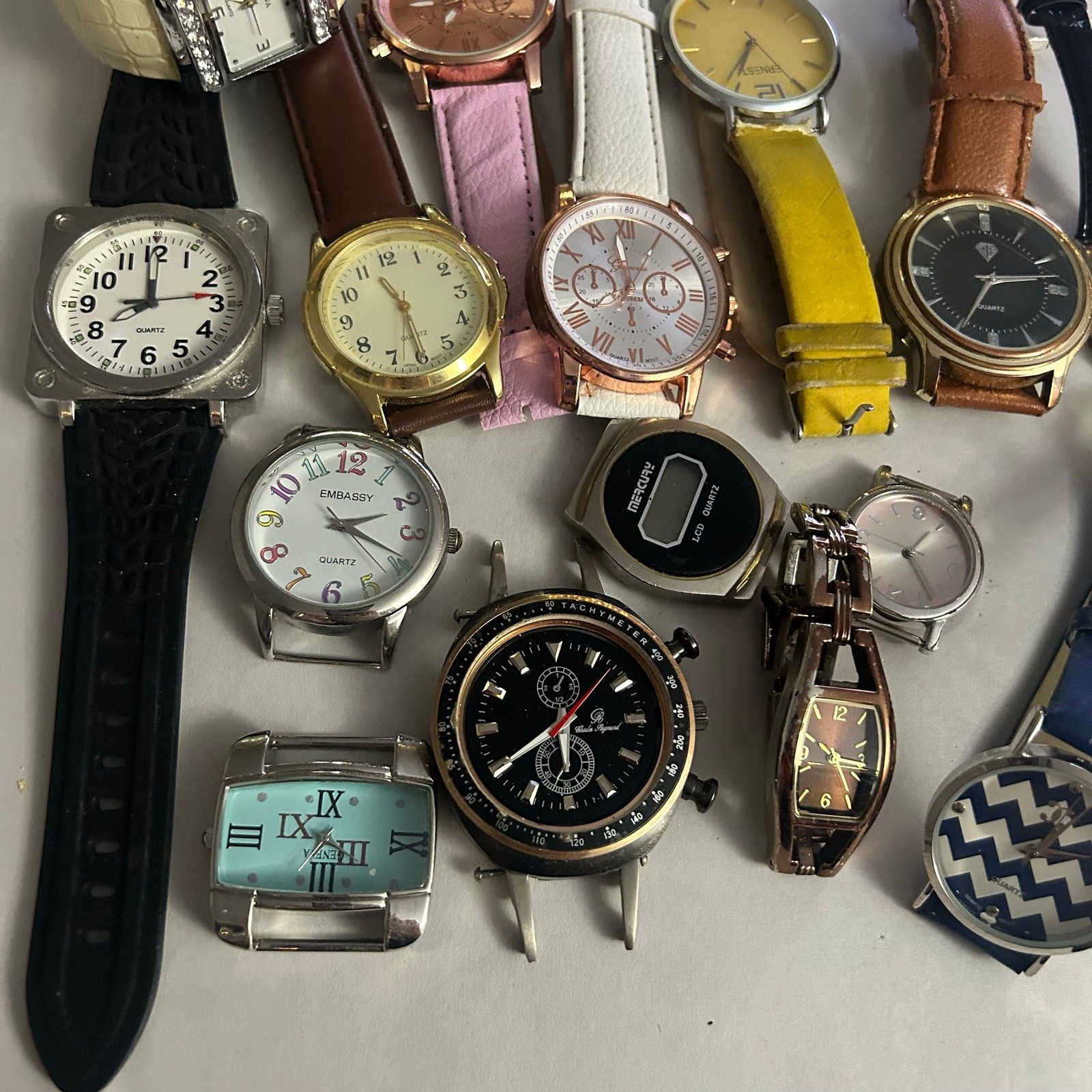 Assorted Watches Used Not Working For Parts Or Pieces lot 12