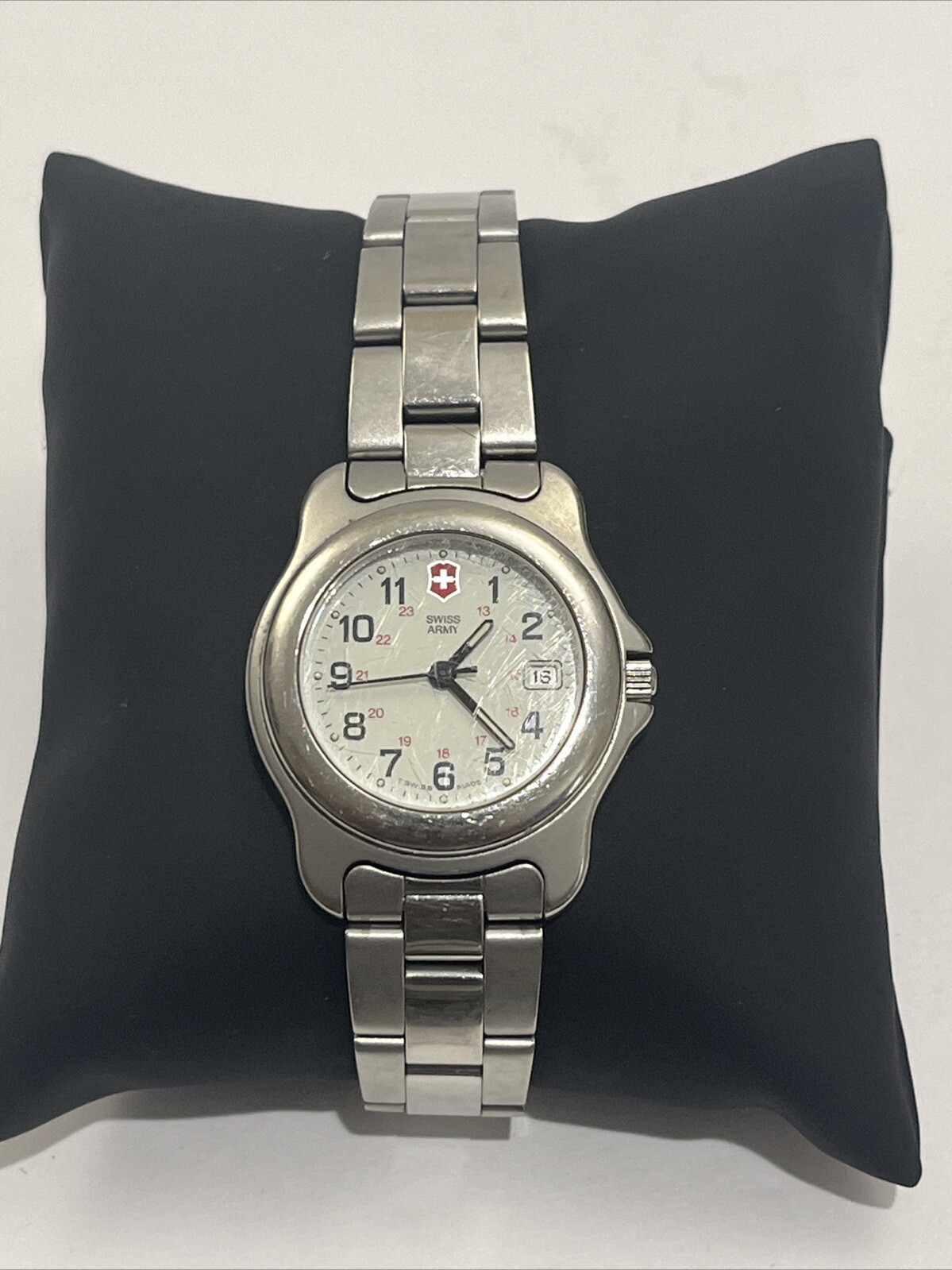 Victorinox SWISS ARMY Ladies Watch 100 MTR Water Resident W/ New Battery!