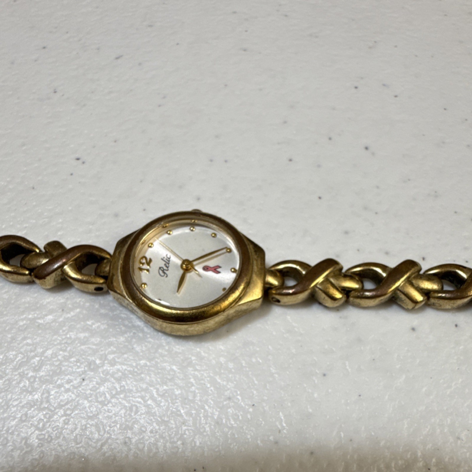 Relic Breast Cancer Awareness Women’s Wristwatch Gold Tone Bracelet (B24)