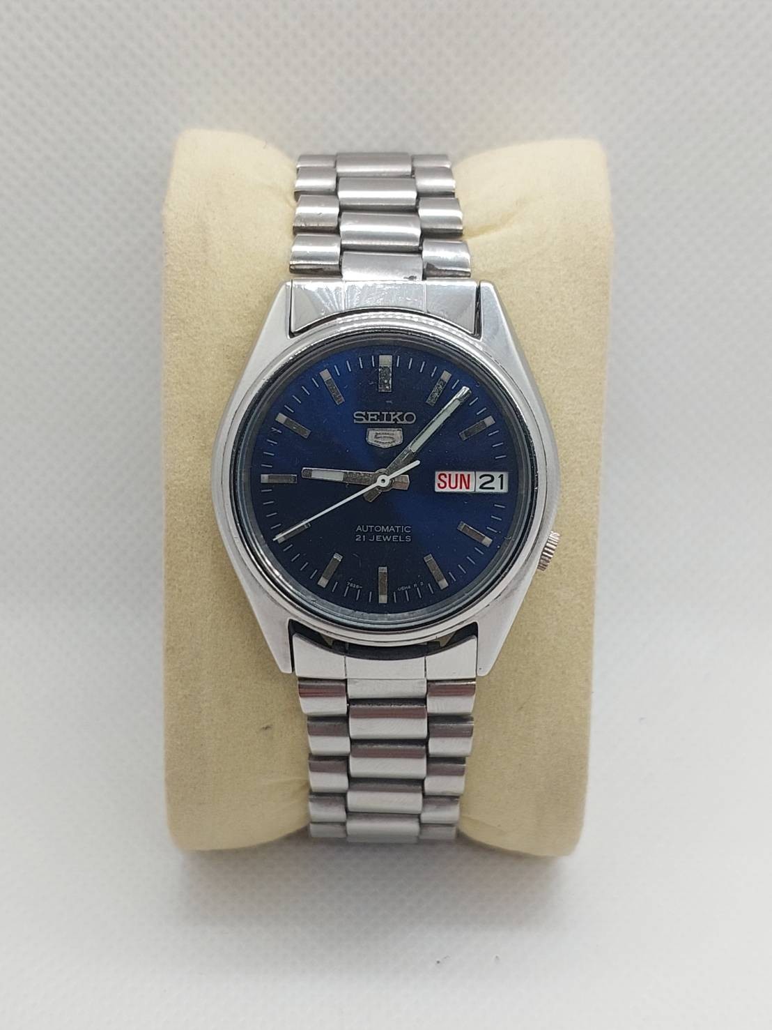 Vintage Seiko 5 Automatic Dark Blue Dial with Exhibition Caseback Mens Watch