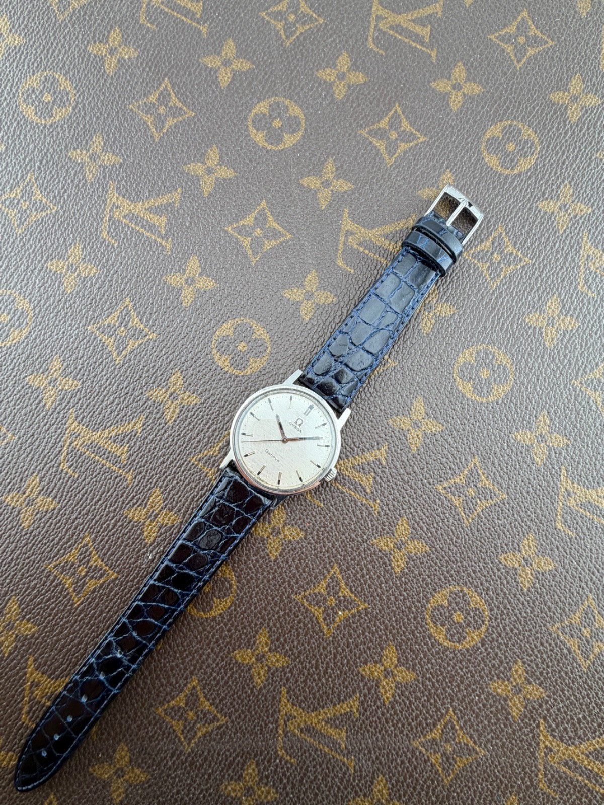 Omega Geneva Caliber 601 Stainless Steel Case Rare Dial Tapestry Swiss Made
