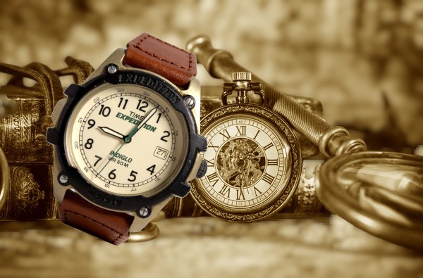 VINTAGE TIMEX 38MM MEN’S QZ, ARABIC NUMERALS, CANVAS LEATHER BAND.