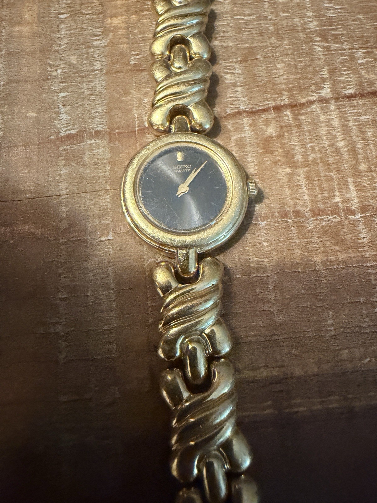 Vintage Seiko black dial Woman’s Dress Watch With New Battery Running Great!