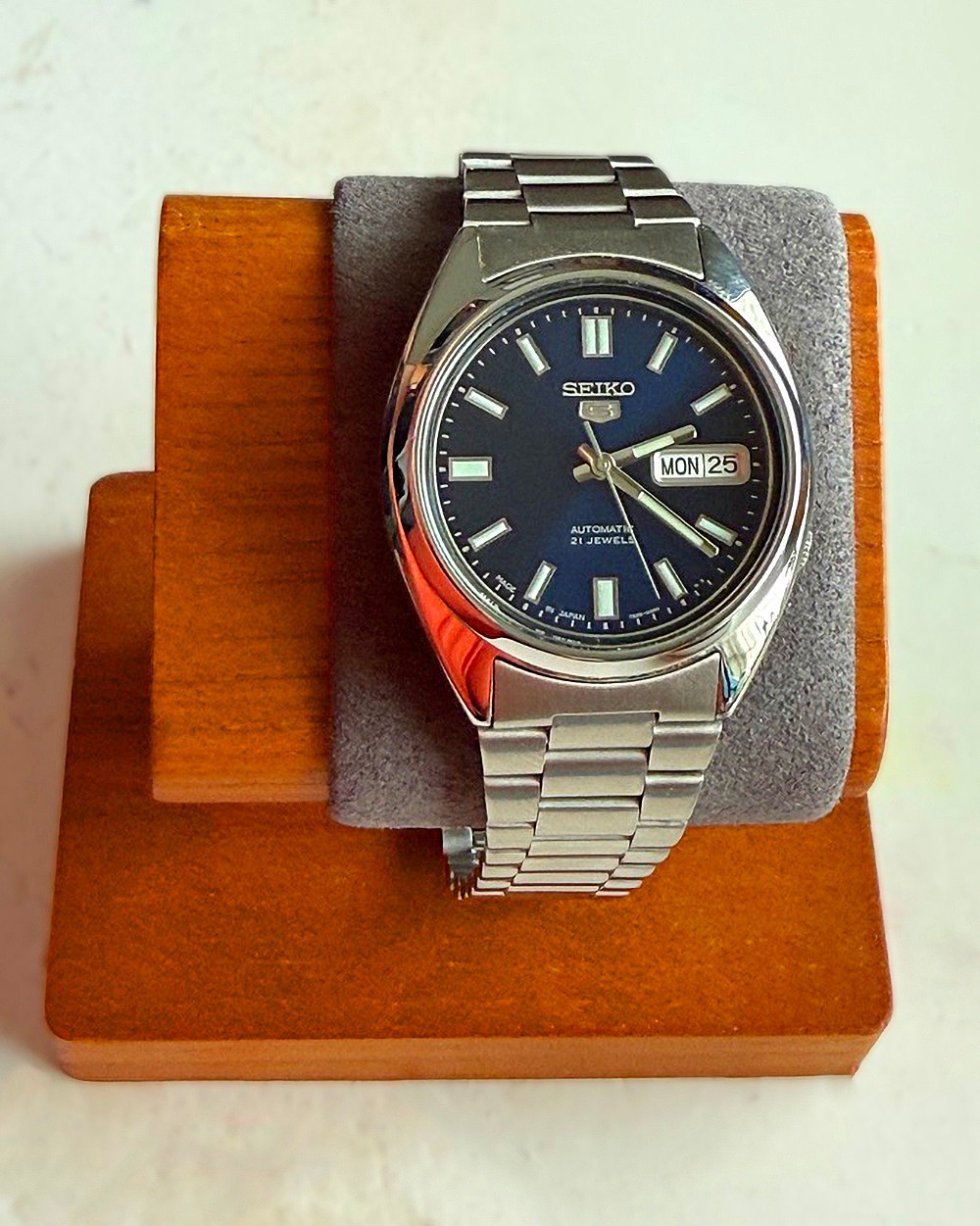 New in box Seiko 5 Automatic 21 Jewels Japan Made SNXS77 Men’s Watch