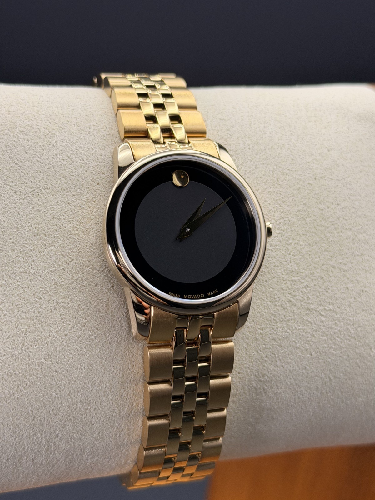 NEW MOVADO MUSEUM WOMEN’S GOLD TONE BLACK DIAL 28MM WATCH 0607005