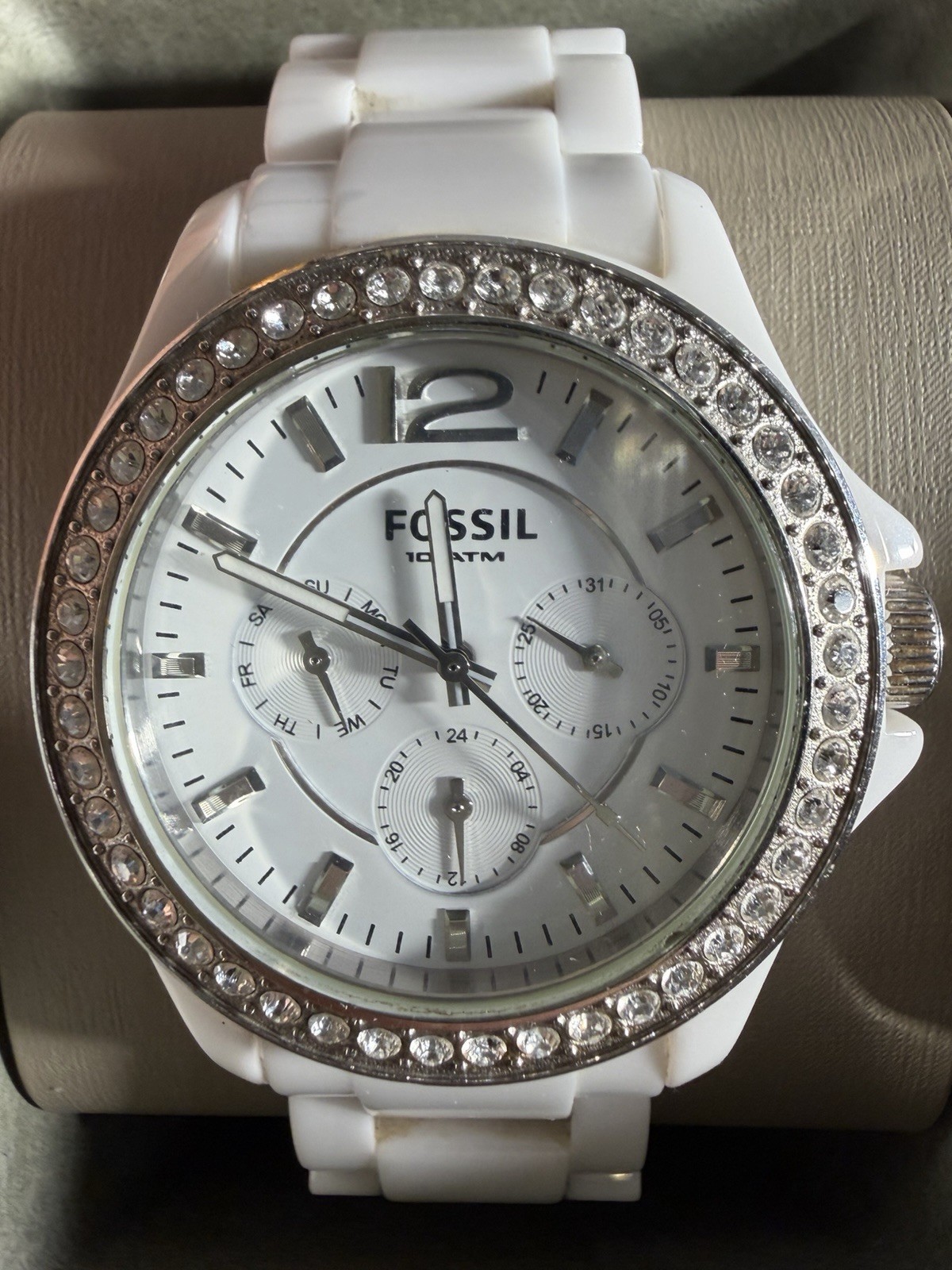 Fossil CE-1010 White Ceramic Bracelet Watch Quartz Day/Date Gem-Set Bezel