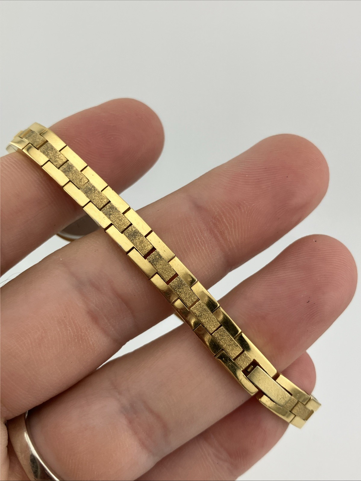 Vtg Pulsar Ladies 16mm Dainty Watch Gold Tone White Dial 6.25″ V811-5300 -RUNS