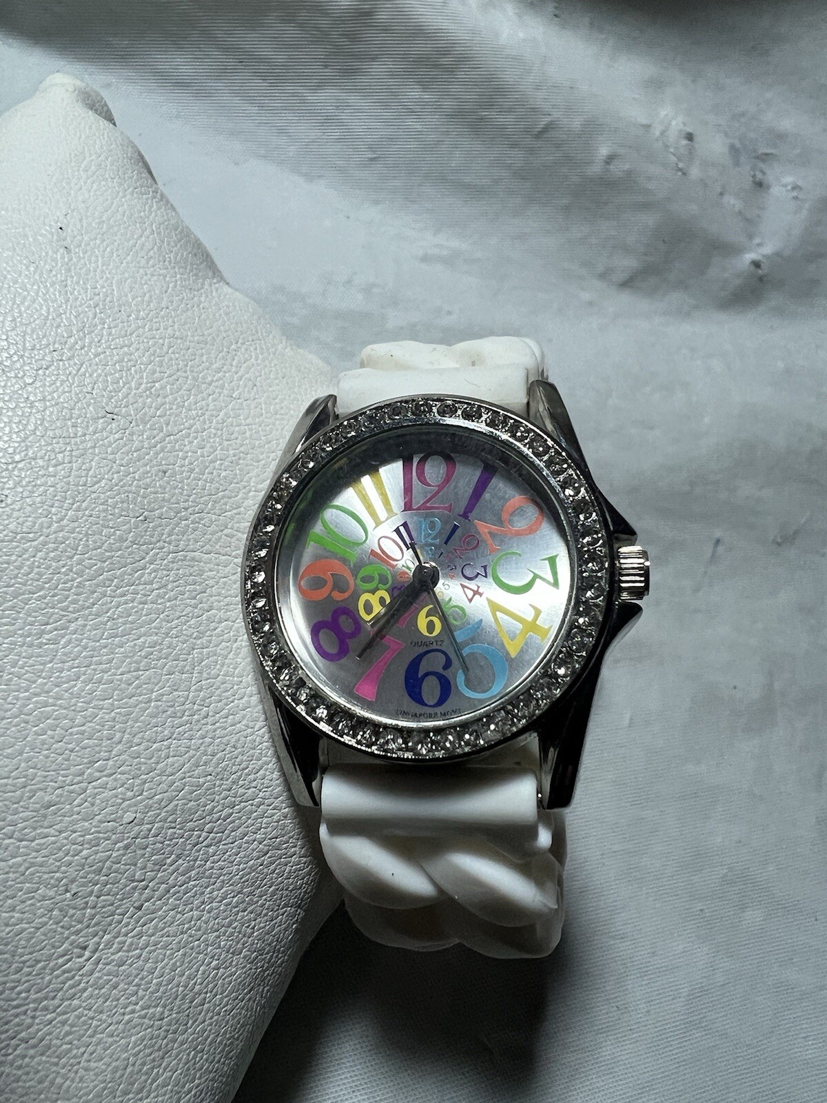 Watch ladies multicolor markers,Quartz, crystal Bezel, 32 mm case, white rubber