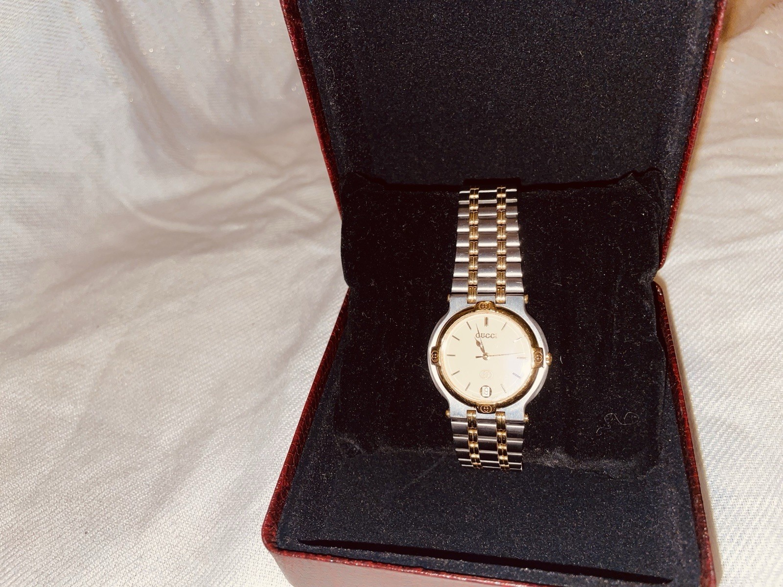 Gucci 9000L Two-Tone Stainless Steel Quartz Date Women’s Watch w/ Box