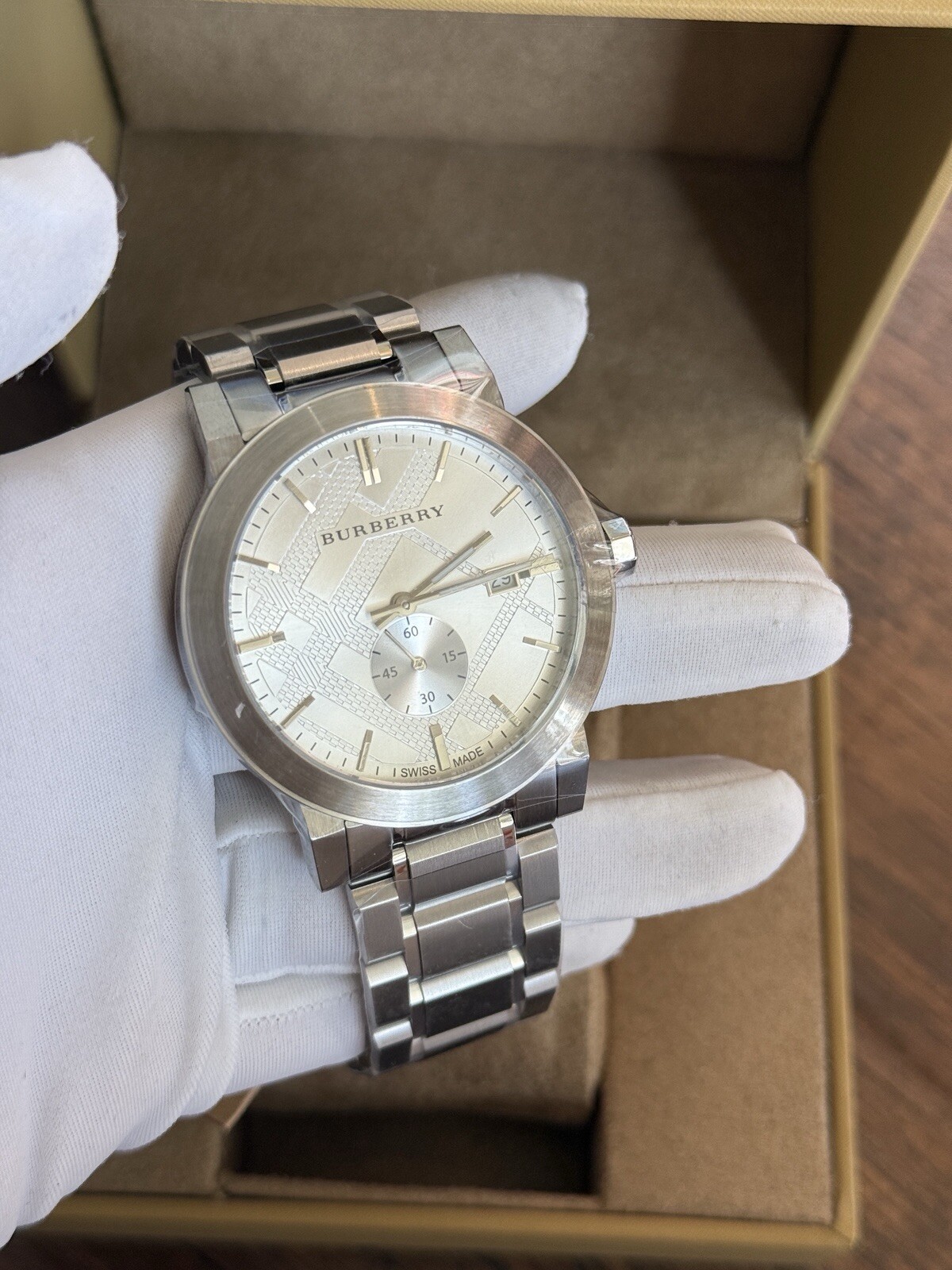 Brand New Burberry BU9900 The City Silver Dial Stainless Steel Men’s Watch 42 mm