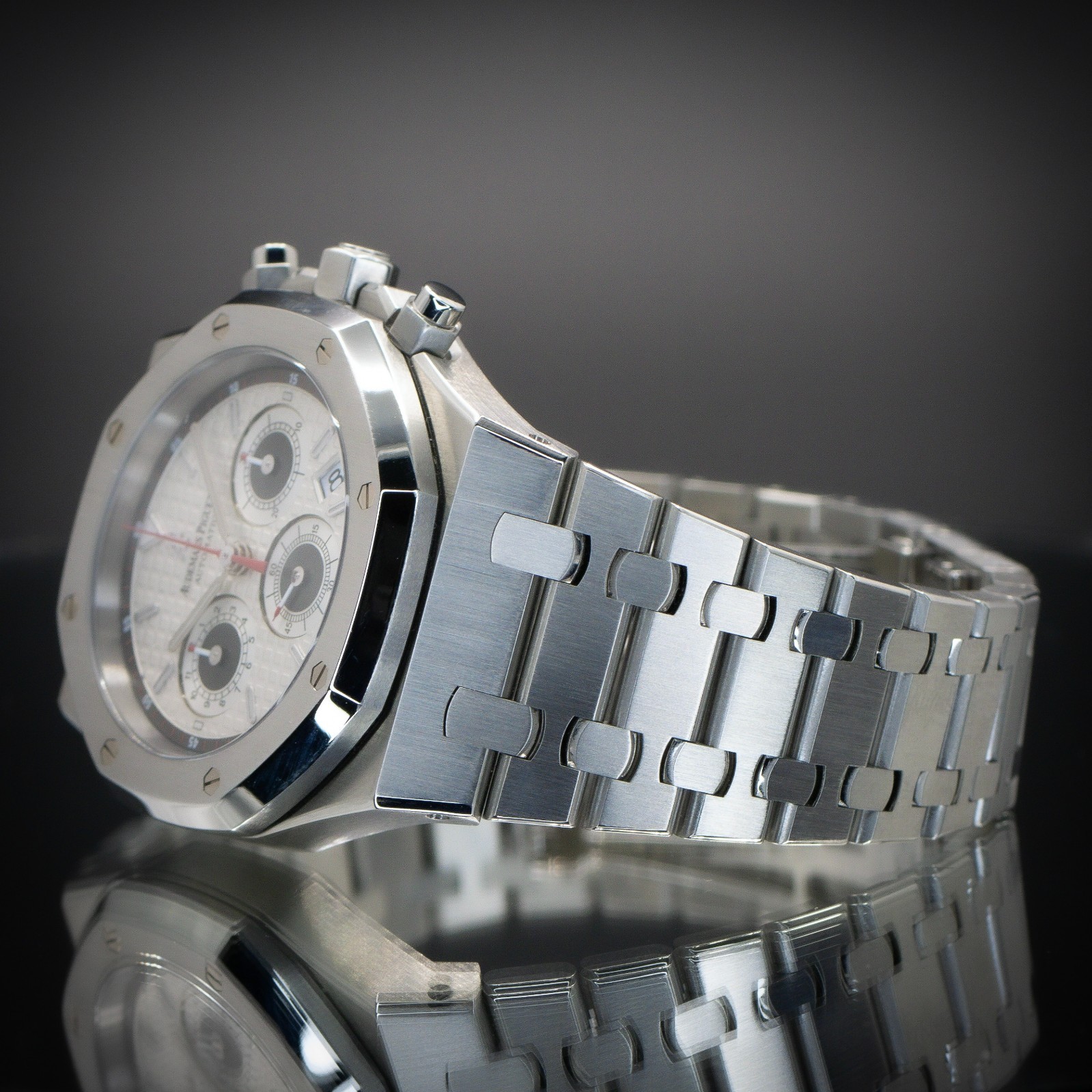 AUDEMARS PIGUET Royal Oak Chronograph 39 | “Panda” | Ref. 26300ST.OO.1110ST.06 |