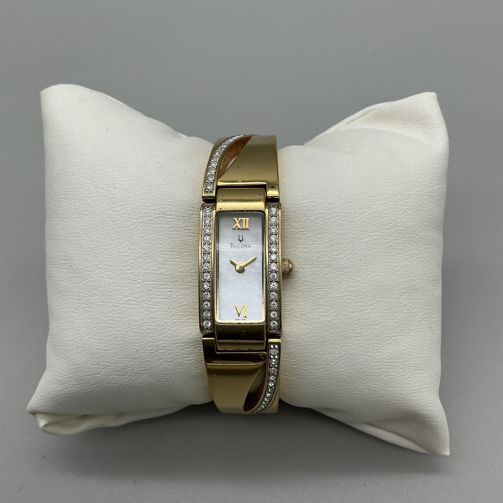 Bulova 98V28 Womens Watch 14mm MOP Dial Gold Tone Crystals New Battery 5.75″