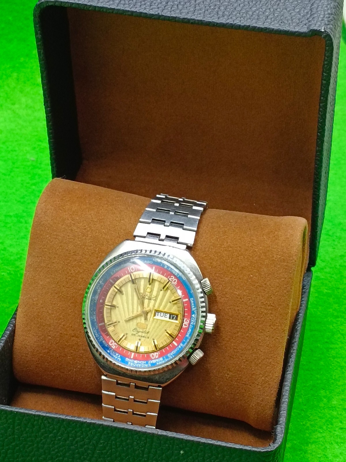 Vintage Omax 5 Crystal Automatic World Diver Rotating Inner Ring Swiss Men Watch