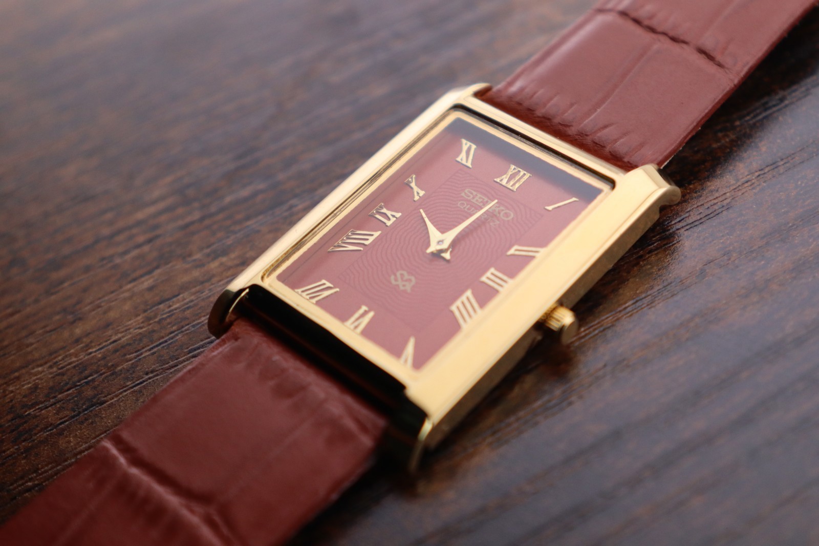 vintage Seiko Slim Tank Quartz Men Red Dial Light Brown leather Dress Watch