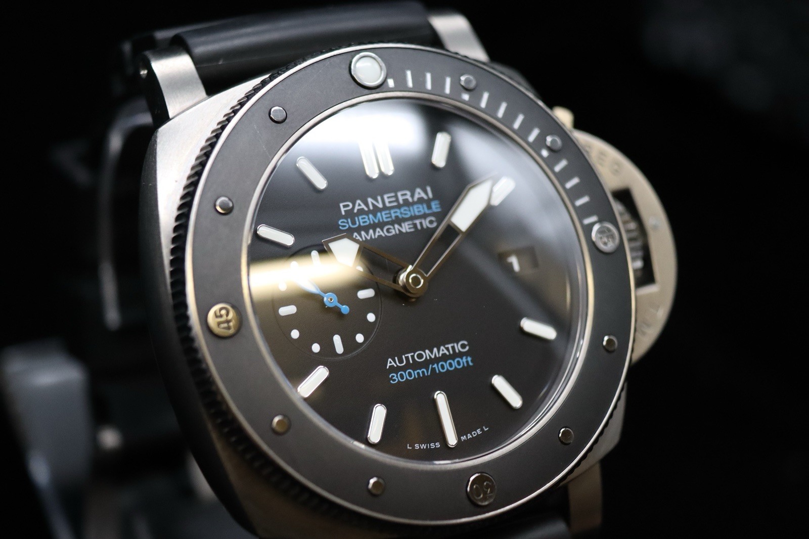 Panerai Submersible Men’s Black Baton Indexes Watch – PAM01389