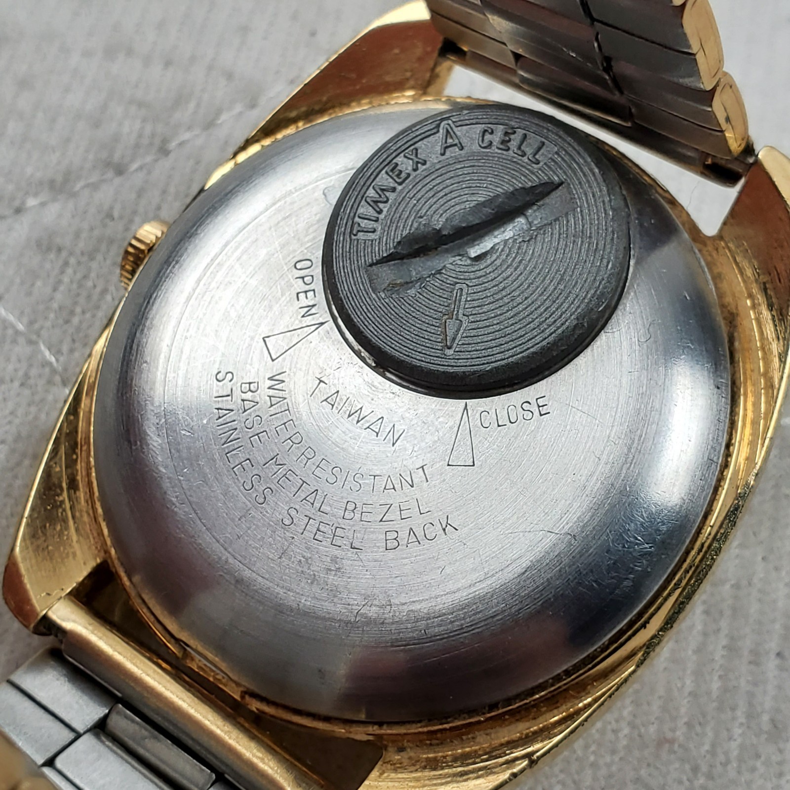VINTAGE 1970’S TIMEX Q QUARTZ FALCON EYE 96961 06477 ENGLAND DIAL MEN’S WATCH