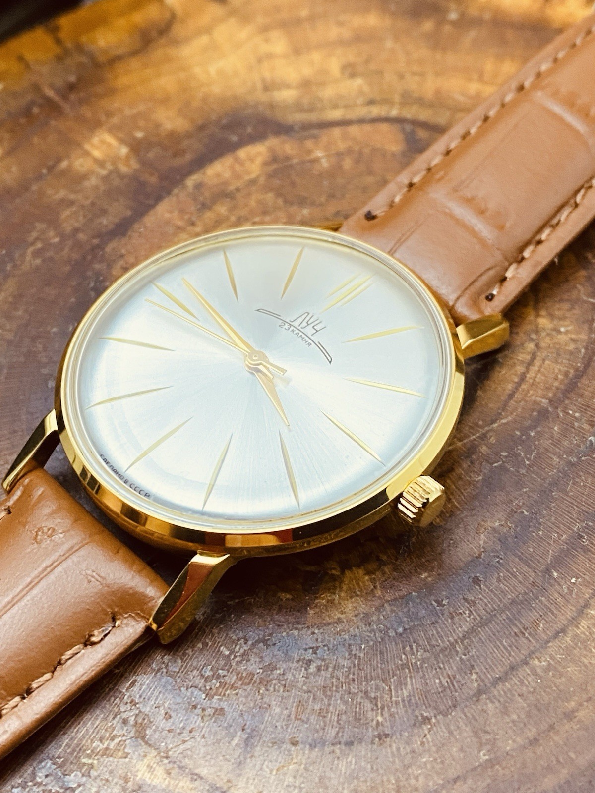 Luch de Luxe Ultra Slim Wrist Watch Soviet Men’s Vintage Mechanical Watch USSR
