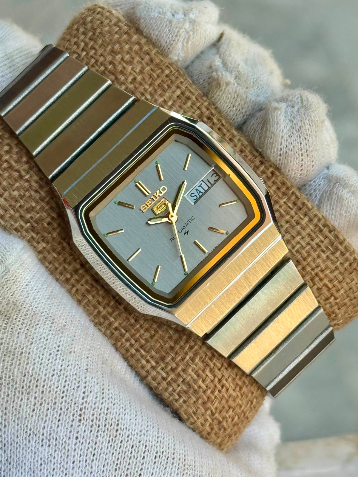 Seiko 5 Automatic Vintage Men’s Watch Silver Sunburst Dial Day Date Stainless St