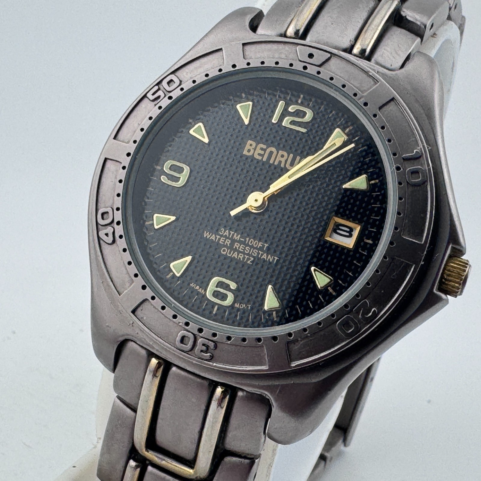 Vintage Benrus Quartz Watch Men 30m Dual Tone Black Fixed Bezel New Battery 8″