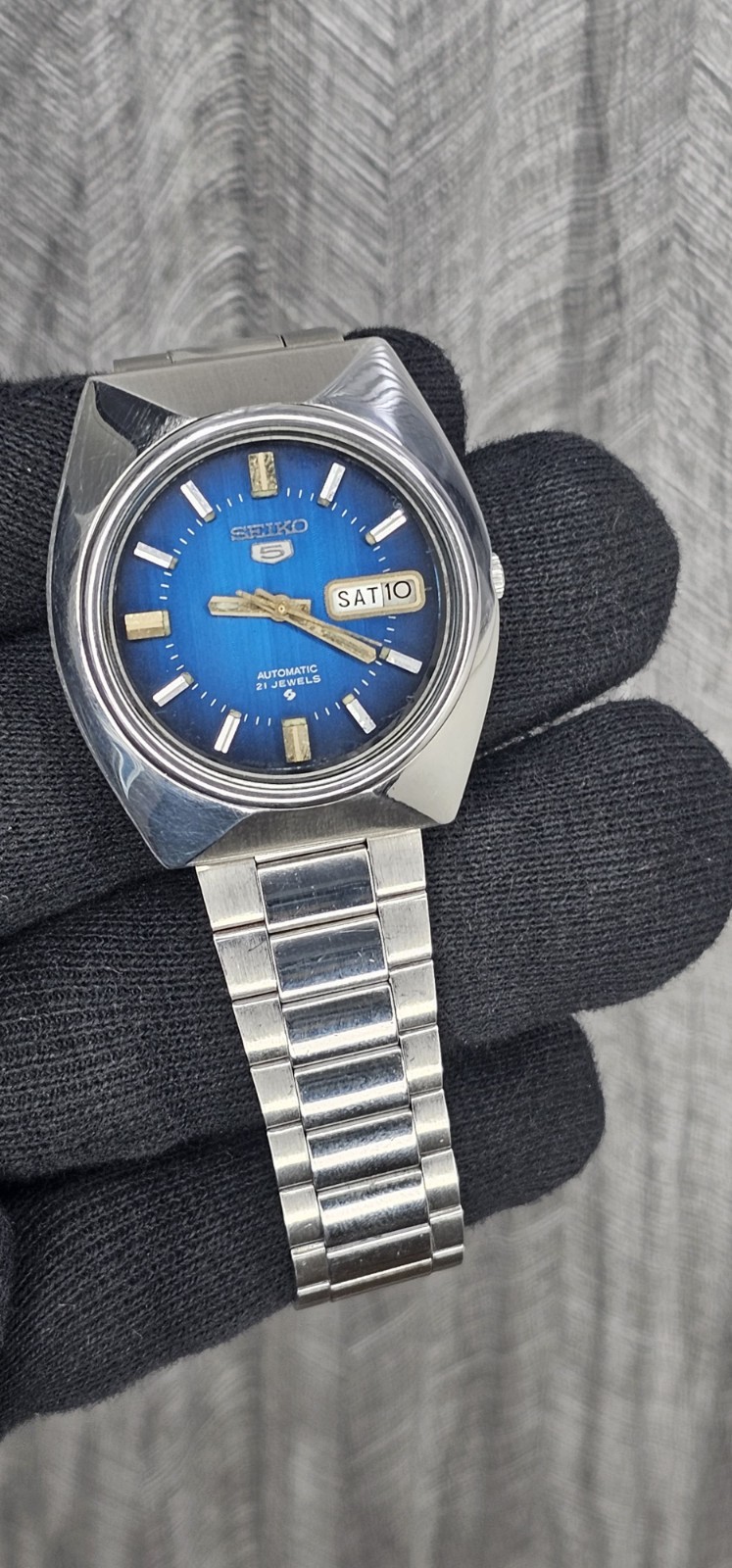 Vintage Seiko 5 Automatic Blue Dial Day/Date Wrist Watch Japan