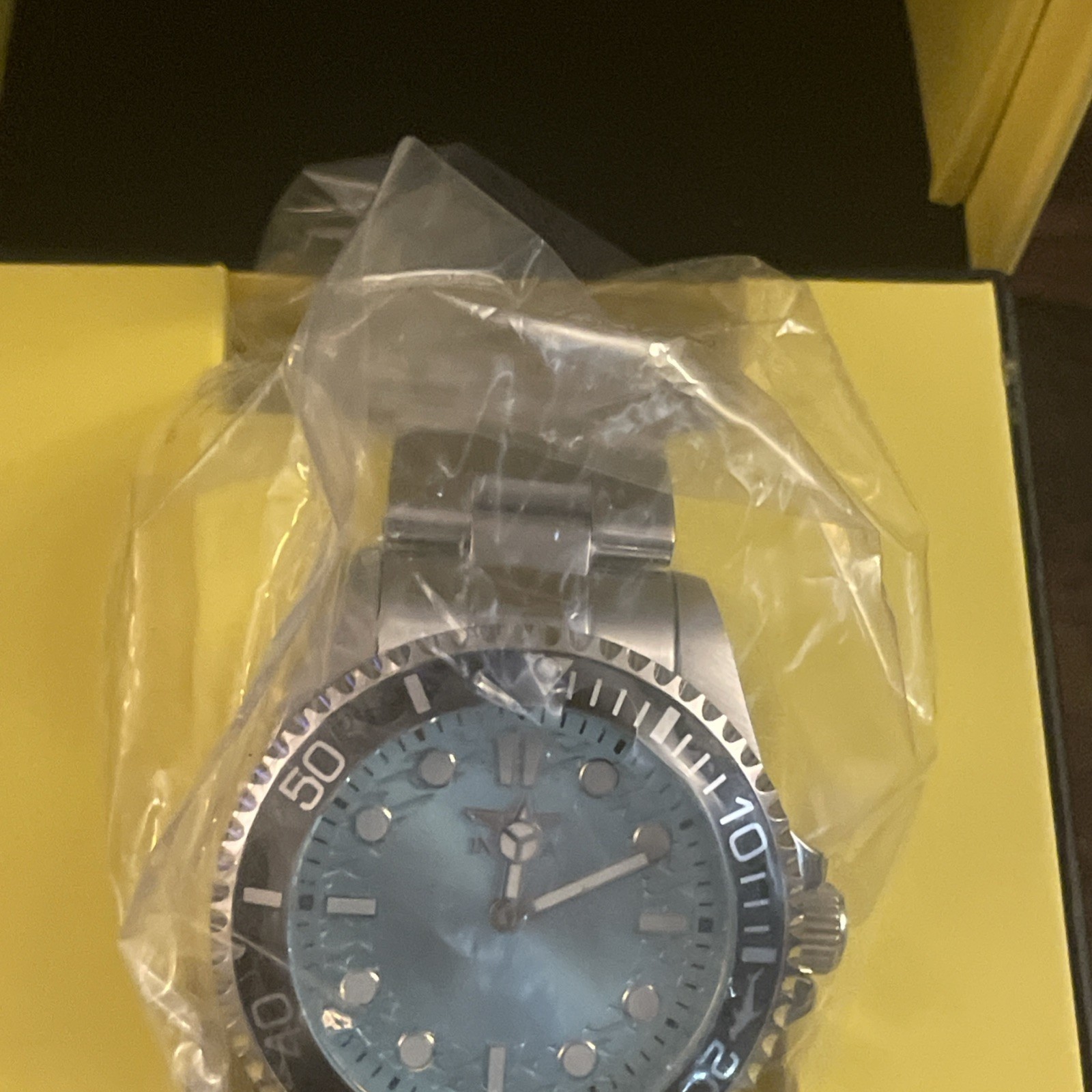 48726 – New Invicta Pro Diver 37.5mm Mens Watch Turquoise Dial W/box Never Used