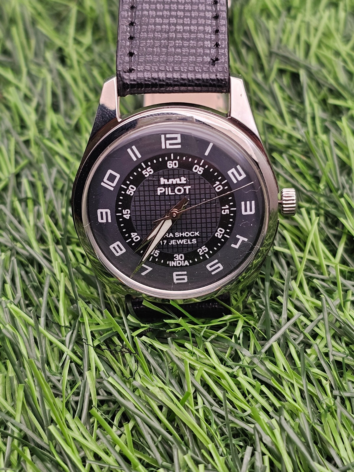 Beautiful Mens HMT Pilot Parashock Mechanical Wind 17J Watch Black Dial