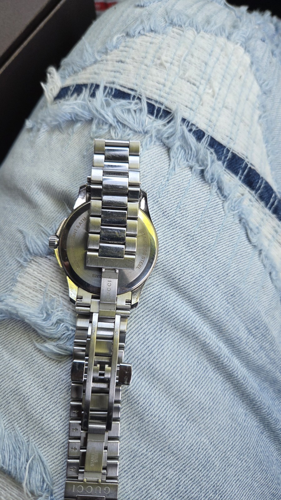 Gucci 176.4 Quartz Date Stainless Steel Bracelet Watch Gray Dial 50m