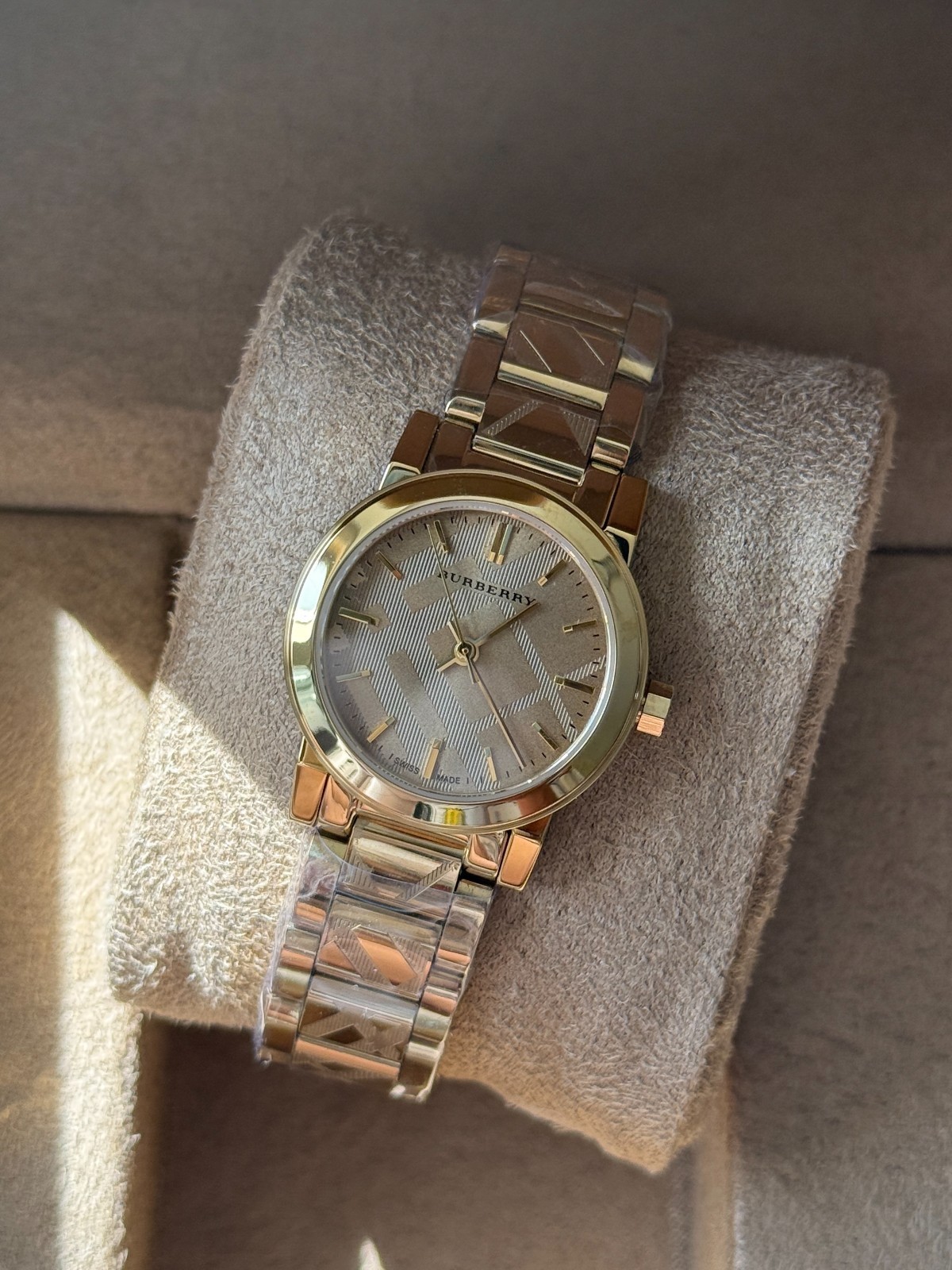Burberry watch The City Engraved Check Watch 26mm Gold BU9234