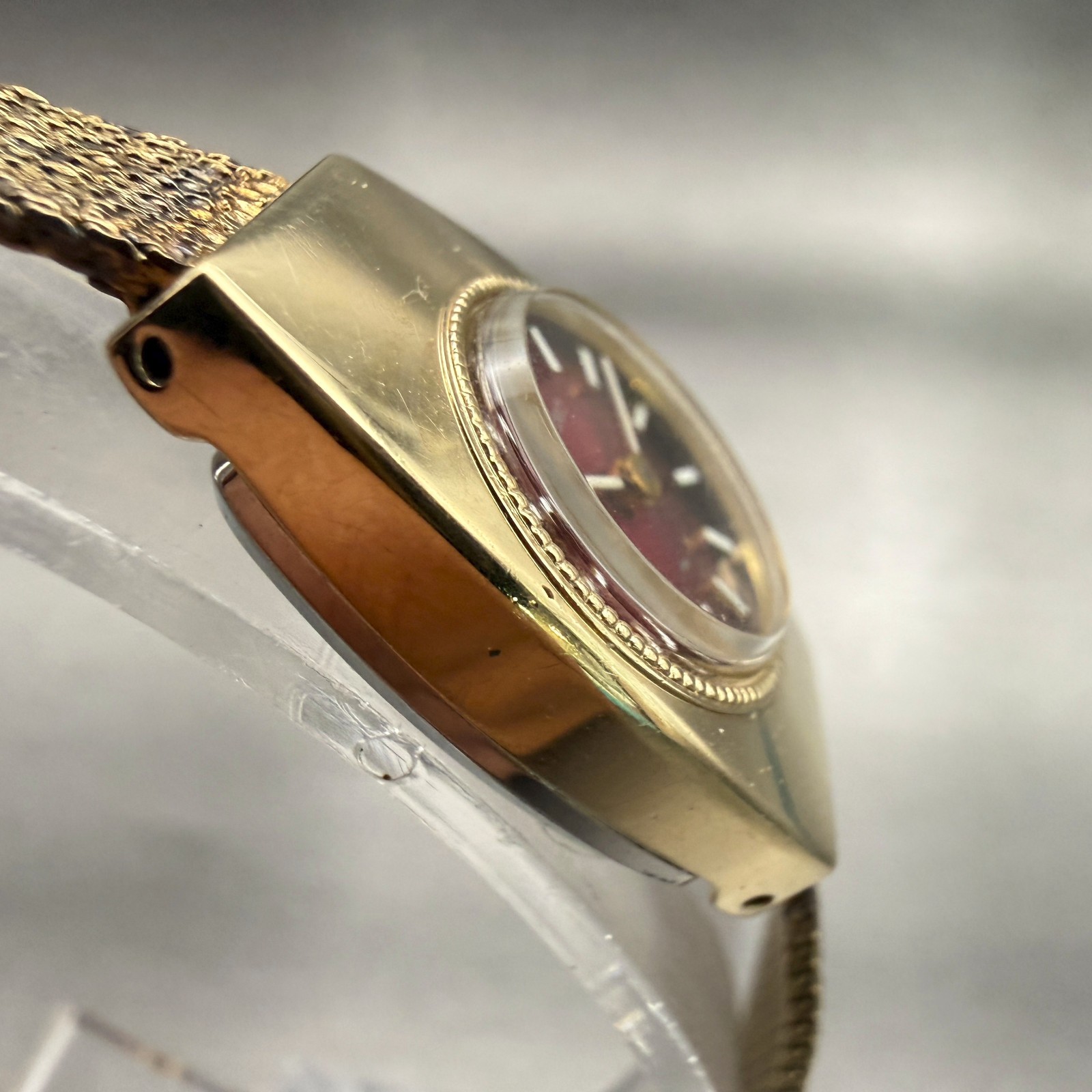 Seiko Watch Women 16mm Red Dial Gold Tone Oval 11-1049 Vintage Mechanical Works
