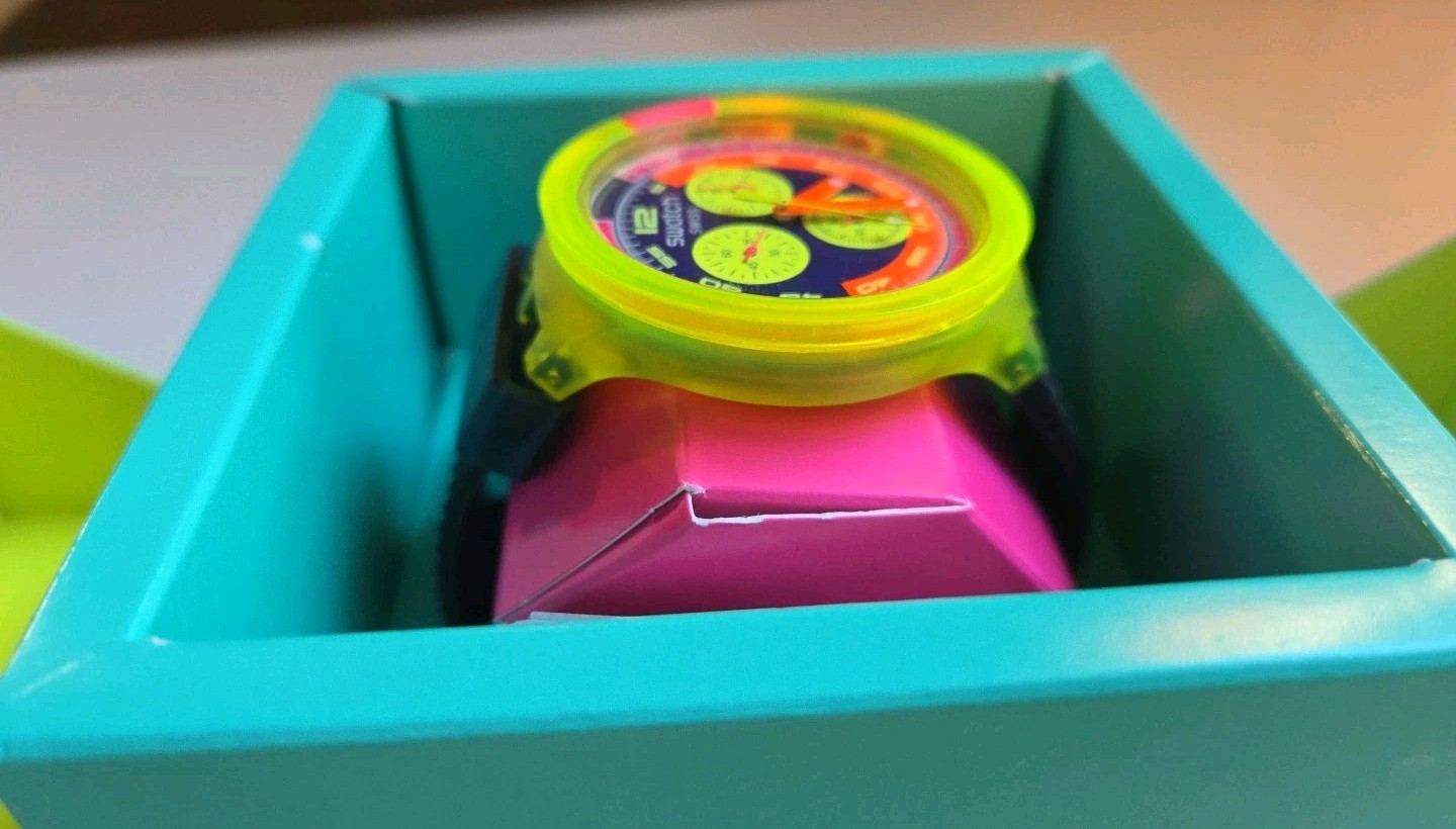 SWATCH NEON TO THE MAX Watch SB06J100 Big Bold Chronograph 2023 Swiss WR 100ft